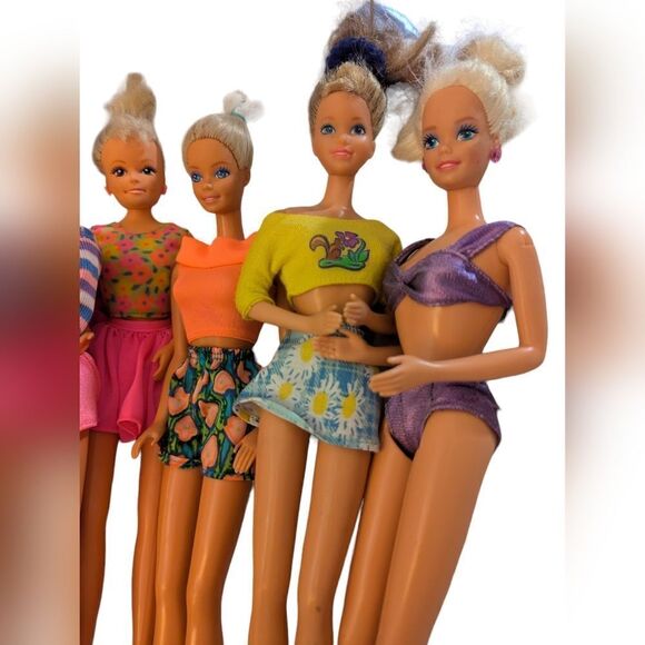 Vintage Large lot of 80s/90s Barbies and accessories - Picture 8 of 11